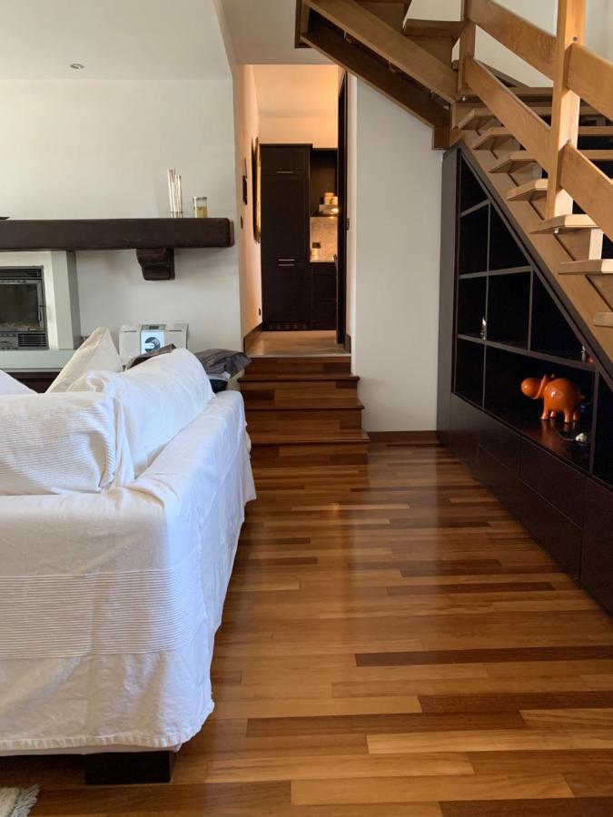 Near Como, Charming With Fireplace Apartment