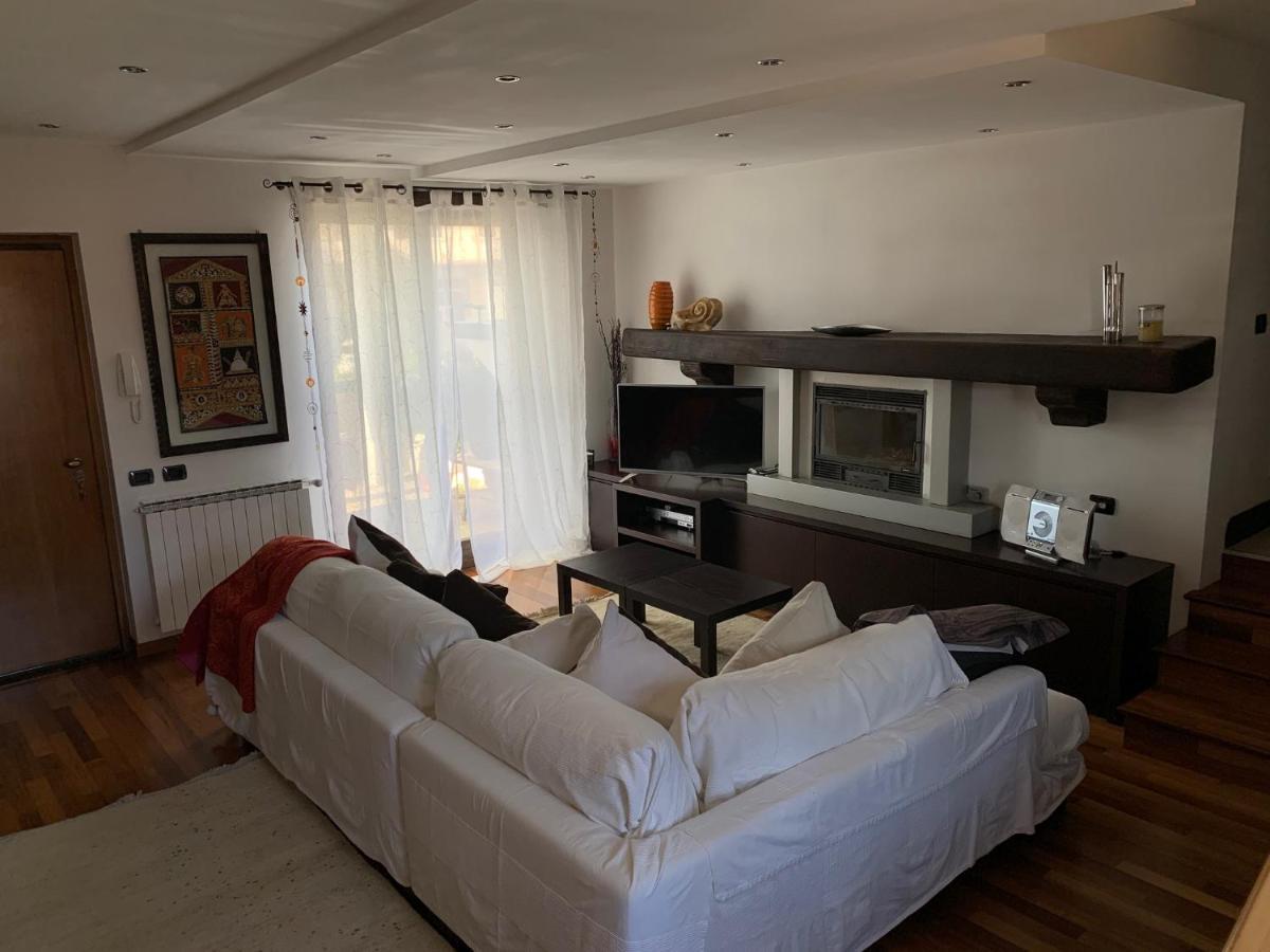 Near Como, Charming With Fireplace *